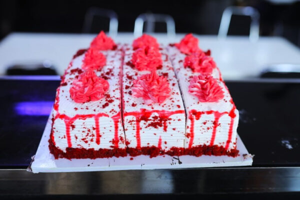RED VLEVET SLICED CAKE 6,000 RED VLEVET SLICED CAKE