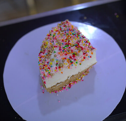 SLICED CHESSSE CAKE LARGER