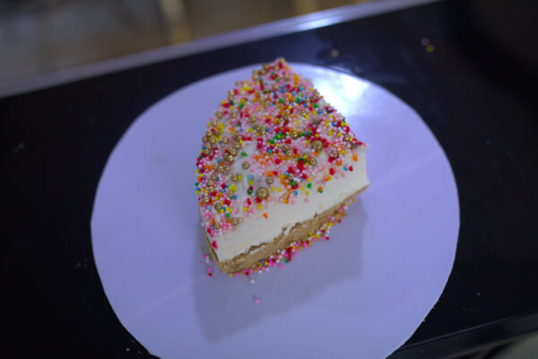 SLICED CHESSSE CAKE LARGER